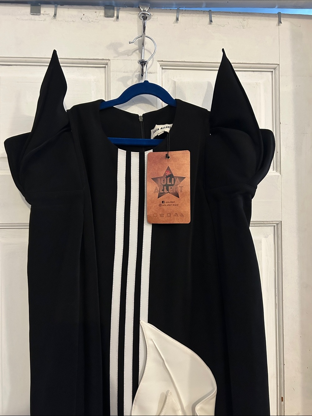NWT Julia Allert Black Midi Dress with White Stingray Applique - XS - Picture 4 of 7